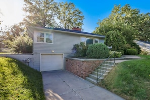 Exterior - Stay in a charming 2-bedroom house in Omaha with WiFi, AC, and a peaceful vibe. (Omaha)