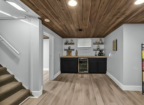 Stay in a charming 2-bedroom house in Omaha with WiFi, AC, and a peaceful vibe.