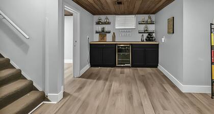 Stay in a charming 2-bedroom house in Omaha with WiFi, AC, and a peaceful vibe.