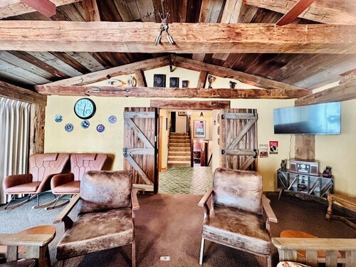 Rustic Getaway by Lake Michigan!