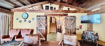 Rustic Getaway by Lake Michigan!