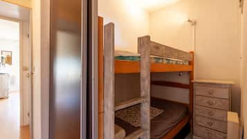 1 bedroom, iron/ironing board, bed sheets