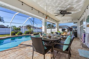 Outdoor dining - Bicycles, Heated Pool, Pet-Friendly - Villa Turquesa - Roelens (Cape Coral)