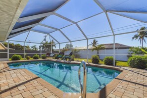 A heated pool - Bicycles, Heated Pool, Pet-Friendly - Villa Turquesa - Roelens (Cape Coral)