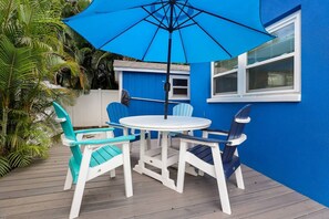 Outdoor dining - Hav'Anna Daydreamin': Pool, 1 Block to Beach by Anna Maria Life Vacation Rentals (Anna Maria)