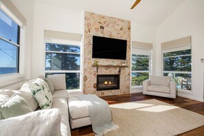 TV, fireplace