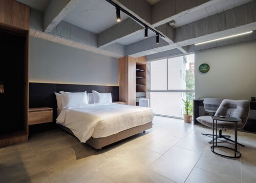  Estudio Moderno en una Zona Tranquila de El Poblado