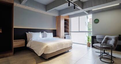 Estudio Moderno en una Zona Tranquila de El Poblado