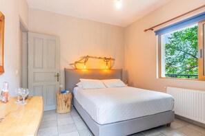 1 slaapkamer, een strijkplank/strijkijzer, gratis wifi, beddengoed