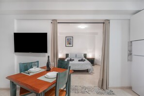 1 bedroom, iron/ironing board, free WiFi, bed sheets - Holidays 'Las Flores 1D' with Shared Pool and Wi-Fi (Las Americas)