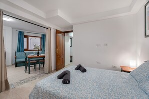 1 bedroom, iron/ironing board, free WiFi, bed sheets - Holidays 'Las Flores 1D' with Shared Pool and Wi-Fi (Las Americas)