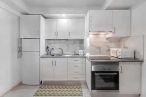 Fridge, microwave, oven, stovetop - Holidays 'Las Flores 1D' with Shared Pool and Wi-Fi (Las Americas)