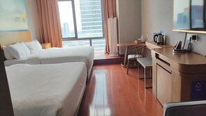 Kamar Twin Eksekutif, pemandangan kota | Ruang kerja ramah laptop, kedap suara, Wi-Fi gratis, dan seprai linen