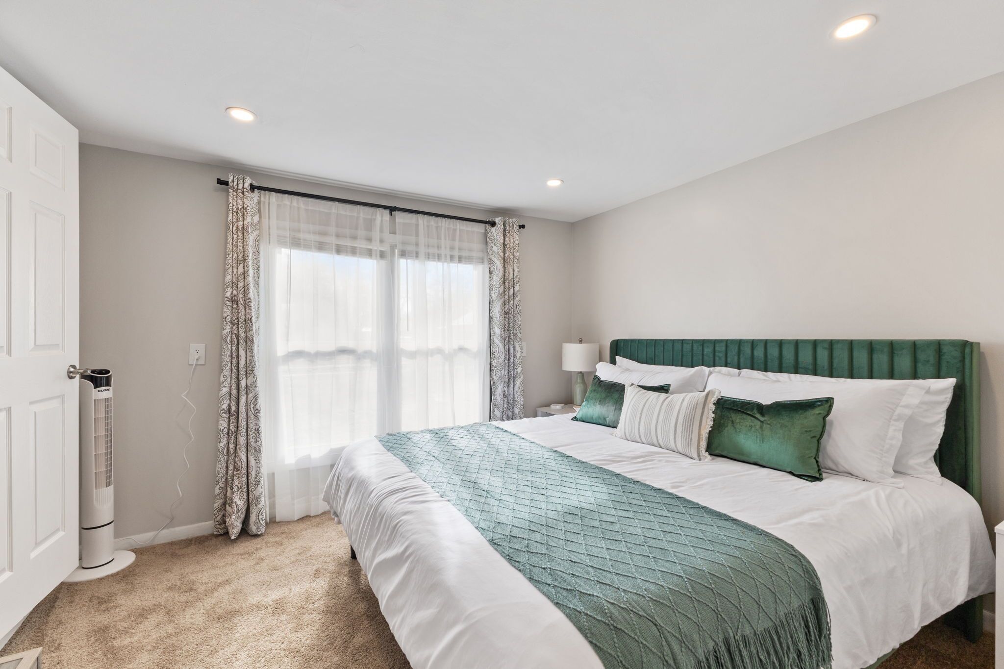 4 bedrooms, desk, iron/ironing board, travel cot