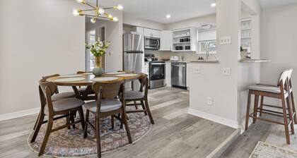 Broad Ripple Creekside Retreat - 4bd/2ba
