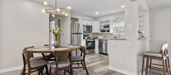 Broad Ripple Creekside Retreat - 4bd/2ba