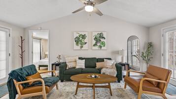 Smart TV, fireplace, stereo