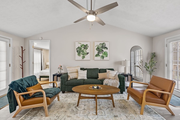 Smart TV, fireplace, stereo