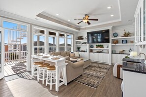 Smart-TV, bordtennis og bøker