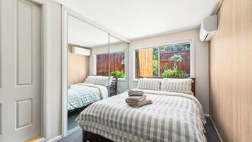 1 bedroom, in-room safe, desk, iron/ironing board