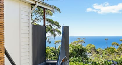 Romantic Garden View 1 bed Apartment with Ocean Views @ Stanwell Tops