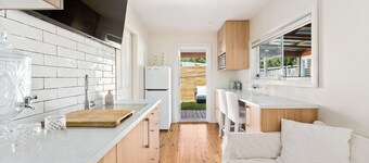 Romantic Garden View Apartment with Ocean Views @ Stanwell Tops