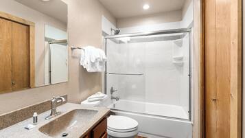 Villa (3 Bedrooms) | Property amenity