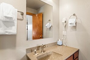 Estudio (3 Bedrooms) | Servicio de la propiedad