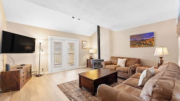 Villa (3 Bedrooms) | Front of property