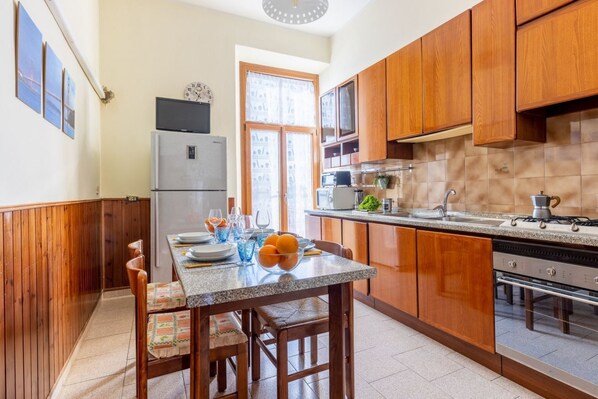 Fridge, microwave, oven, stovetop