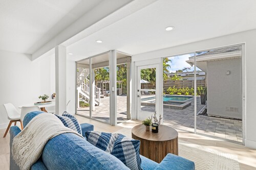 Shore Thing | Luxe Pool Oasis, Hot Tub, Siesta Key Beach
