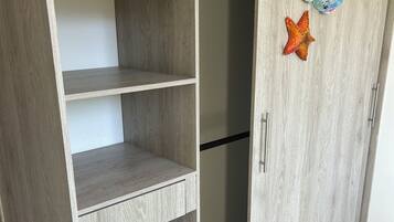 3 quartos, cortinas blackout, ferros/tábuas de passar roupa