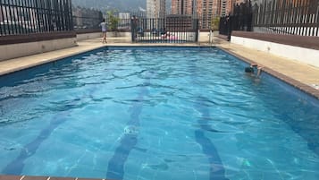 2 outdoor pools