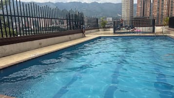 2 albercas al aire libre