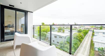 2 Bedrooms in Prime Location with Free Parking