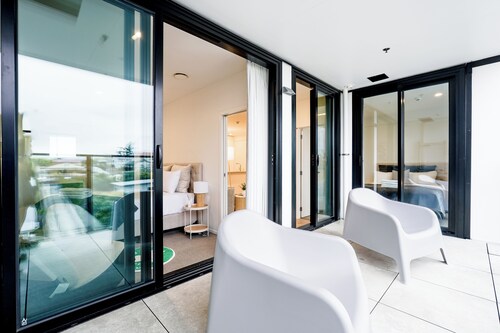 2 Bedrooms in Prime Location with Free Parking