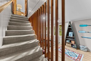 Interior - Katie's Lakehouse, Beautiful views, Canoe & Kayak (Highlands)
