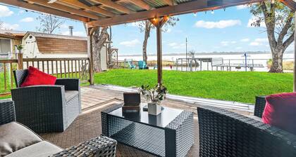 Granbury Lakefront home with boat Dock/Slip Kayaks Firepit Fishing