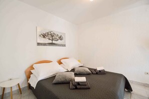 Estudio (Studio mit Terrasse (ISTPUL321). ) | 3 habitaciones y wifi gratis 