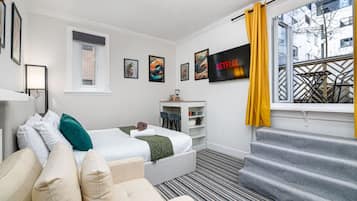 1 bedroom, desk, WiFi