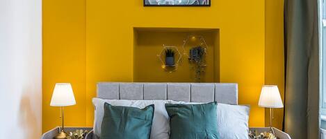 2 bedrooms, desk, WiFi