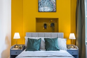 2 bedrooms, desk, WiFi