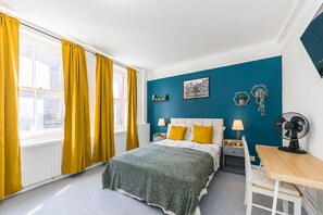 2 bedrooms, desk, WiFi