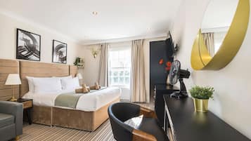 1 bedroom, desk, WiFi