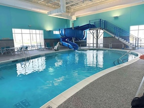 Indoor pool - Springhill Suites By Marriott Fargo (Fargo)