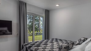 6 bedrooms, iron/ironing board, free WiFi, bed sheets