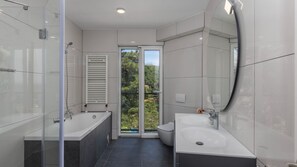 Shower, hair dryer, towels - Villa Magica by Villas Guide (Mošcenicka Draga)