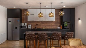 Unclassified image, 3 of 19, button