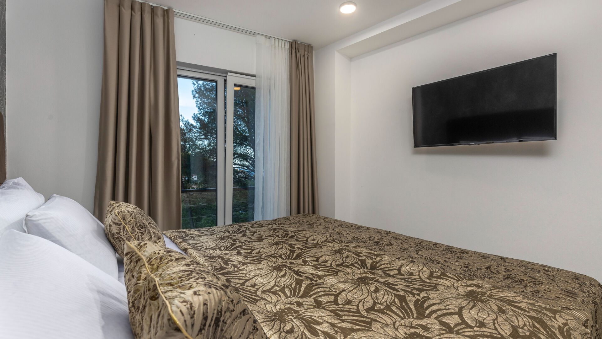 3 chambres, fer et planche à repasser, Wi-Fi gratuit, draps fournis