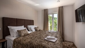 3 habitaciones, tabla de planchar con plancha y wifi gratis 